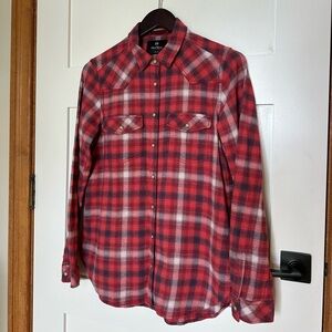 Plaid Flannel Shirt Women size Medium Red Wind River